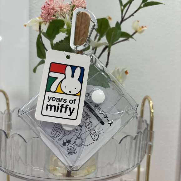 Cute Miffy🐰🤍Clear Case Keychain with Teddy Bear Design - Picture 3 of 5